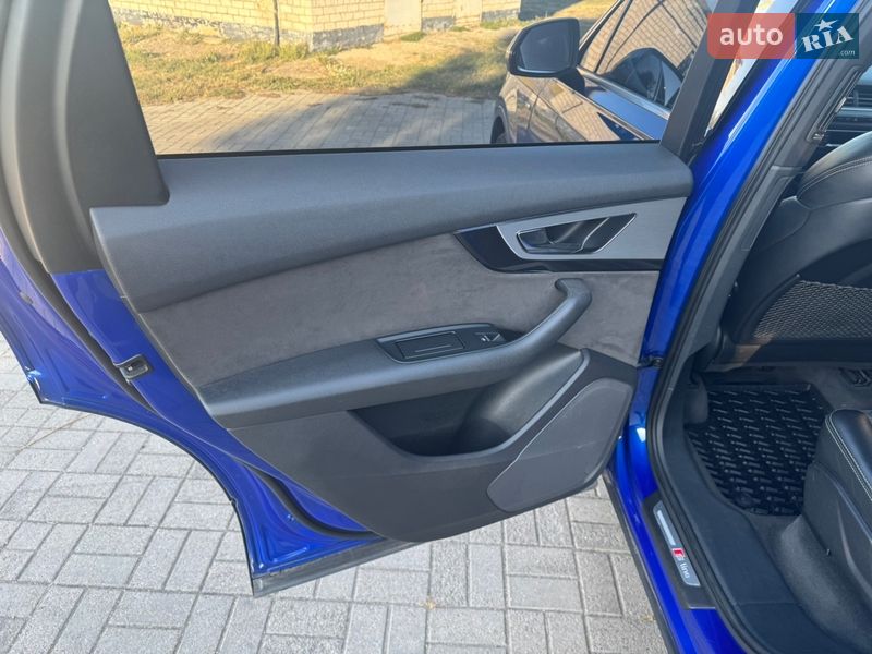 Позашляховик / Кросовер Audi Q7 2016 в Синельниковому