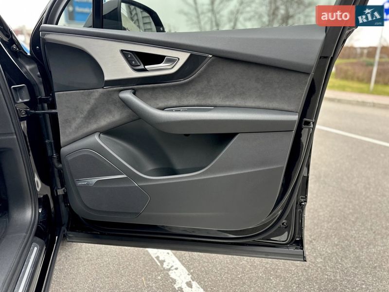 Позашляховик / Кросовер Audi Q7 2019 в Києві