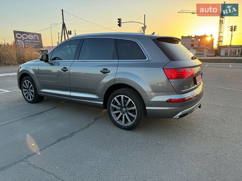 Позашляховик / Кросовер Audi Q7 2017 в Луцьку