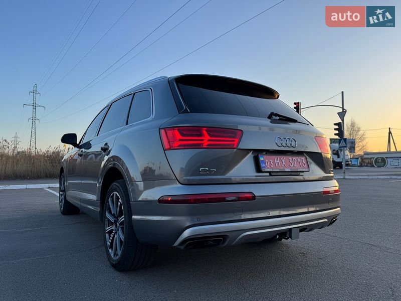 Позашляховик / Кросовер Audi Q7 2017 в Луцьку