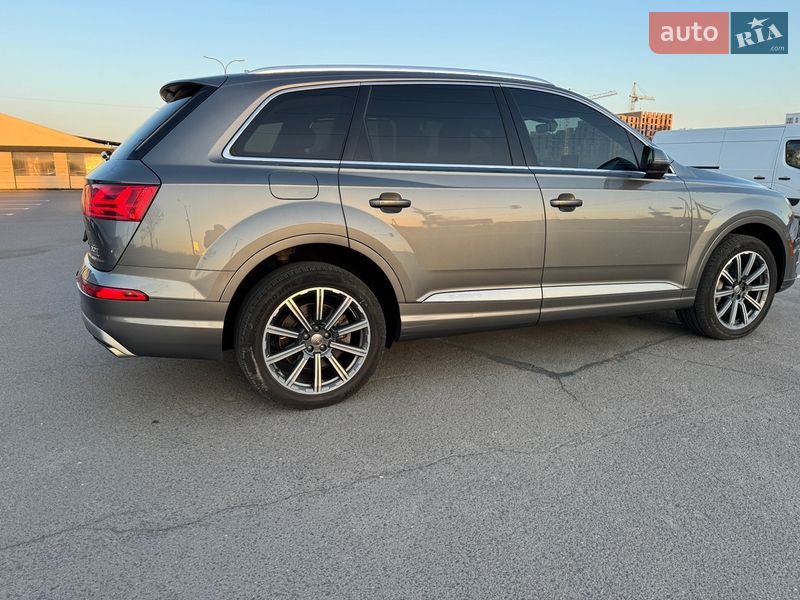 Позашляховик / Кросовер Audi Q7 2017 в Луцьку