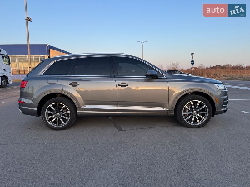 Позашляховик / Кросовер Audi Q7 2017 в Луцьку