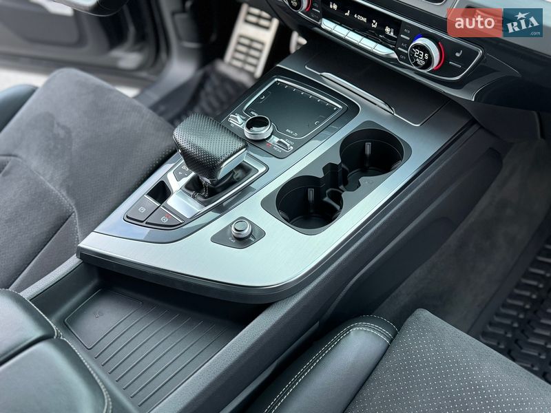 Внедорожник / Кроссовер Audi Q7 2018 в Киеве