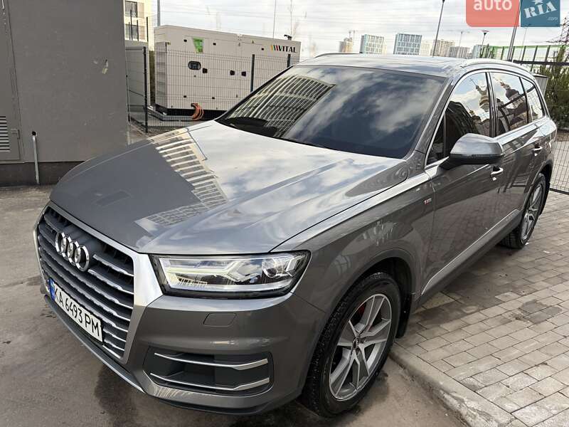 Внедорожник / Кроссовер Audi Q7 2016 в Киеве