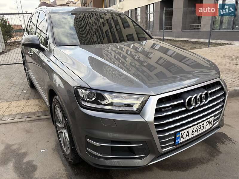 Внедорожник / Кроссовер Audi Q7 2016 в Киеве