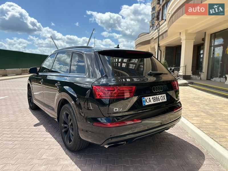 Внедорожник / Кроссовер Audi Q7 2016 в Киеве