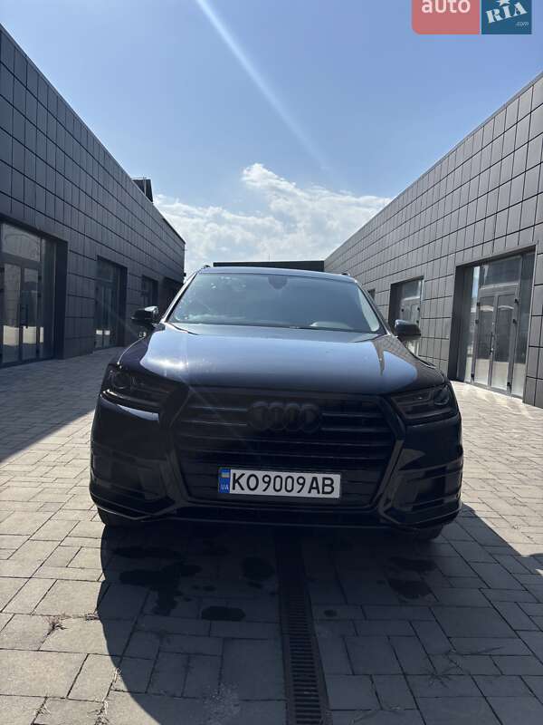 Внедорожник / Кроссовер Audi Q7 2017 в Тячеве