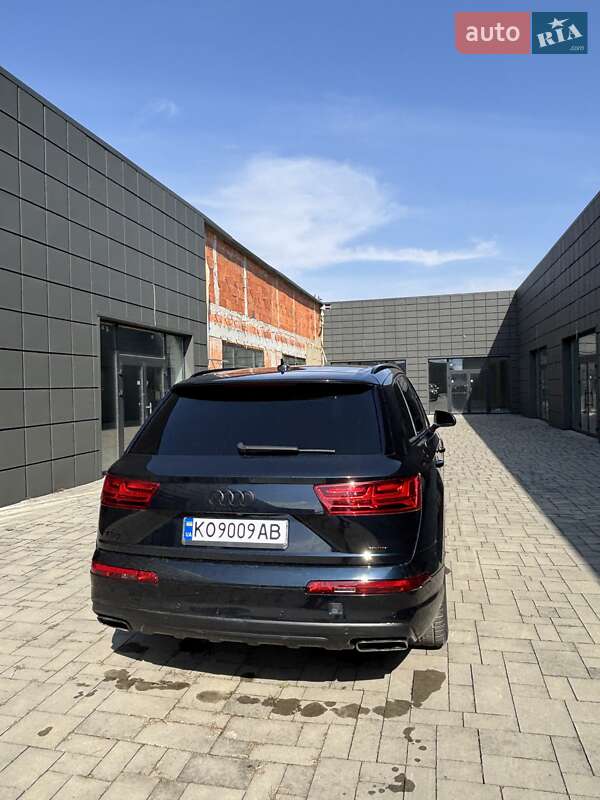 Внедорожник / Кроссовер Audi Q7 2017 в Тячеве