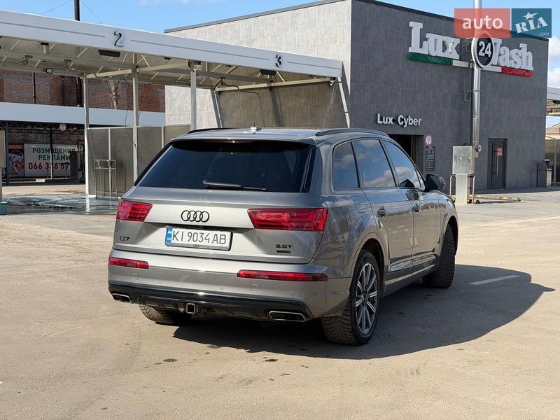 Позашляховик / Кросовер Audi Q7 2016 в Лубнах