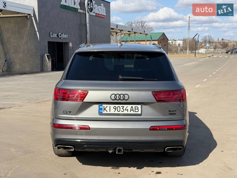 Позашляховик / Кросовер Audi Q7 2016 в Лубнах