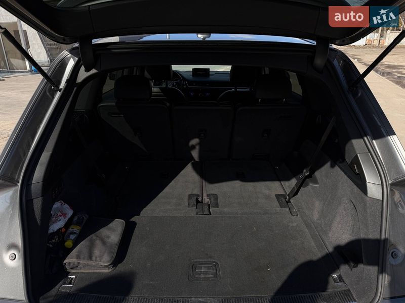 Позашляховик / Кросовер Audi Q7 2016 в Лубнах