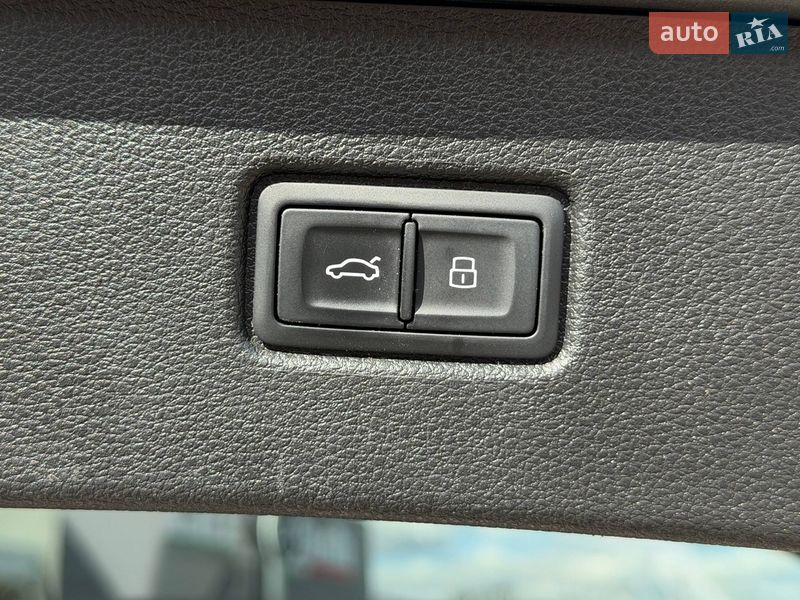 Позашляховик / Кросовер Audi Q7 2016 в Лубнах