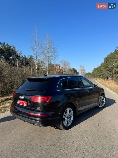 Позашляховик / Кросовер Audi Q7 2017 в Рівному
