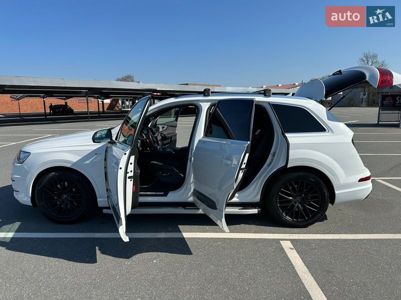 Позашляховик / Кросовер Audi Q7 2016 в Вараші