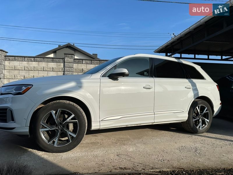 Позашляховик / Кросовер Audi Q7 2021 в Києві