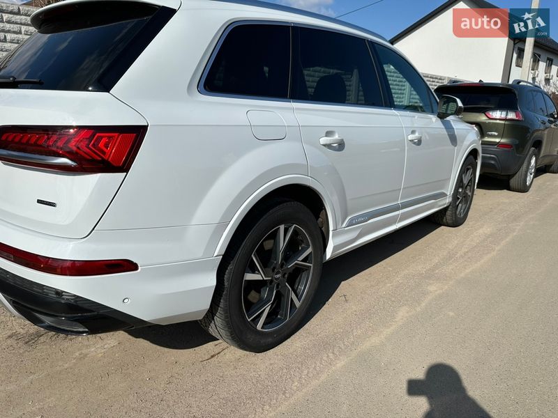 Позашляховик / Кросовер Audi Q7 2021 в Києві