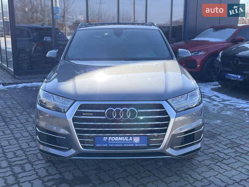 Внедорожник / Кроссовер Audi Q7 2018 в Нововолынске