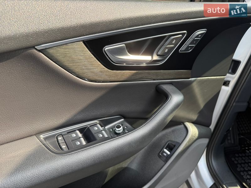 Внедорожник / Кроссовер Audi Q7 2017 в Стрые