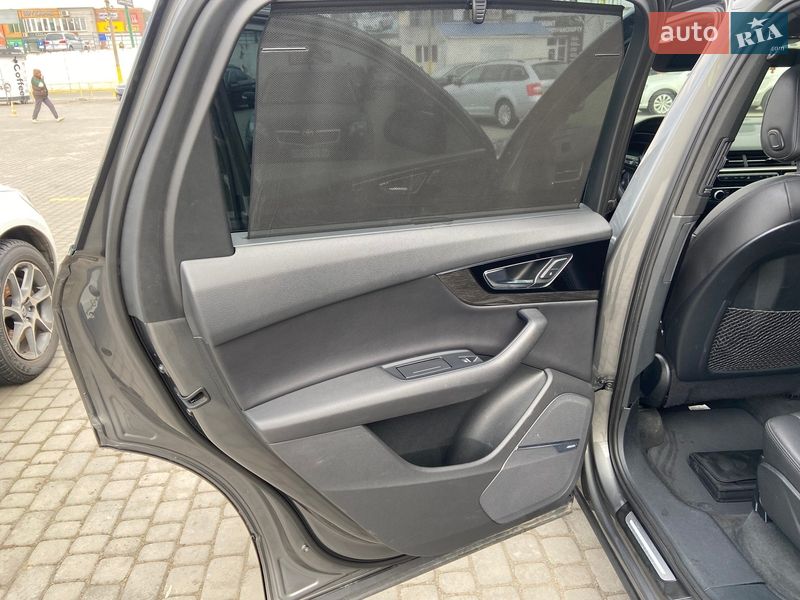 Внедорожник / Кроссовер Audi Q7 2016 в Черновцах