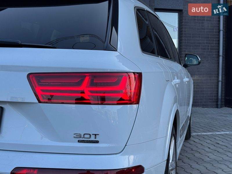 Внедорожник / Кроссовер Audi Q7 2016 в Киеве