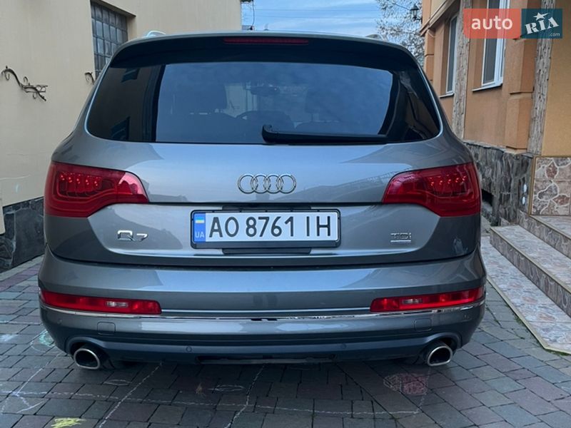 Позашляховик / Кросовер Audi Q7 2015 в Ужгороді