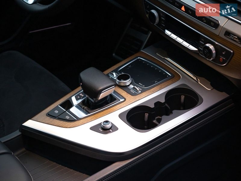 Позашляховик / Кросовер Audi Q7 2019 в Києві