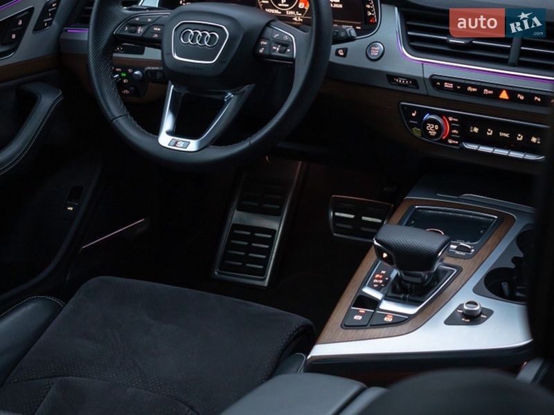 Позашляховик / Кросовер Audi Q7 2019 в Києві
