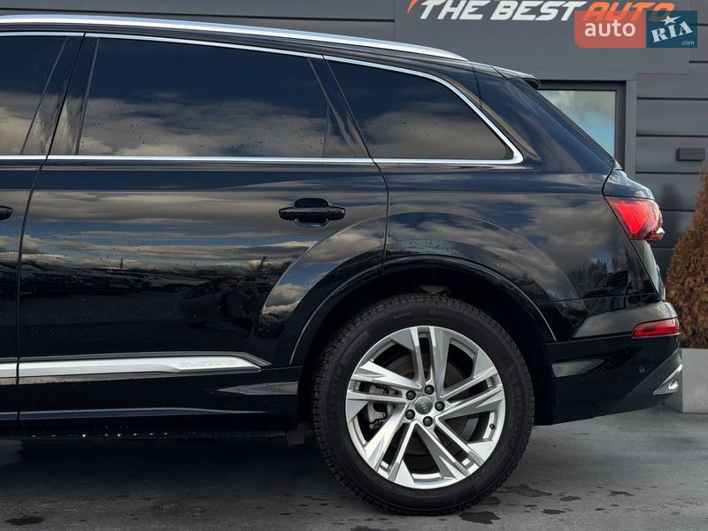 Позашляховик / Кросовер Audi Q7 2019 в Рівному