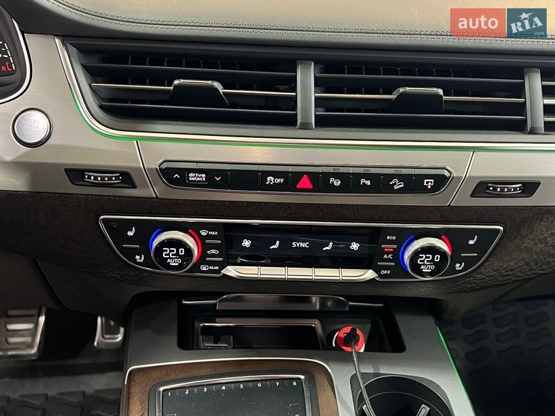 Позашляховик / Кросовер Audi Q7 2015 в Одесі