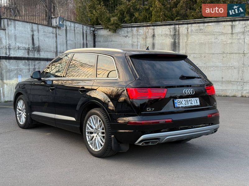 Внедорожник / Кроссовер Audi Q7 2015 в Ровно