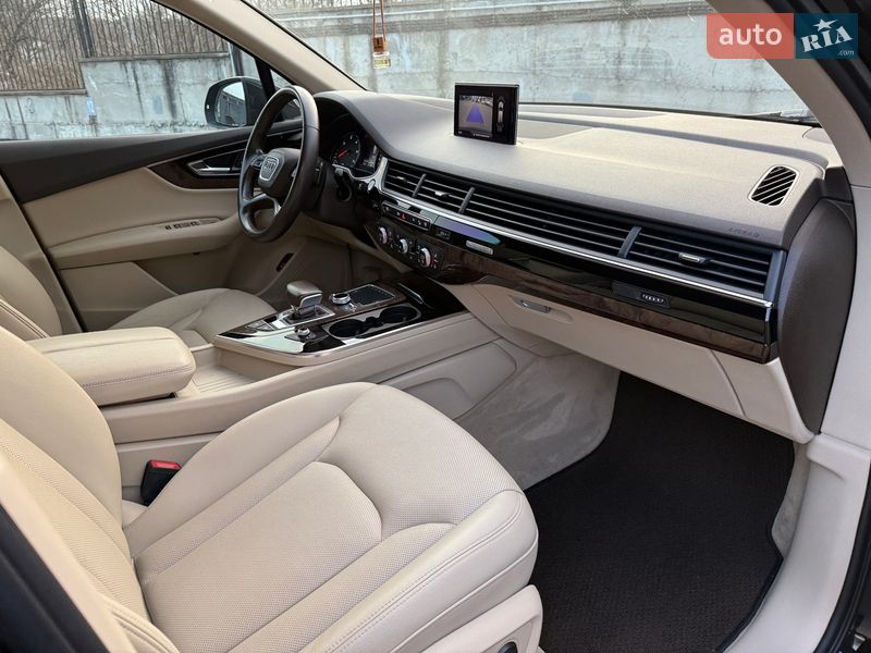 Внедорожник / Кроссовер Audi Q7 2015 в Ровно