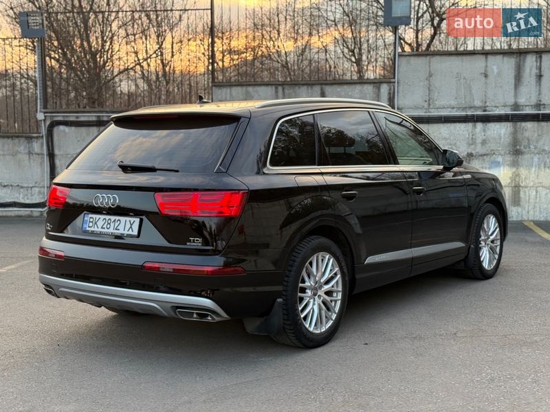 Внедорожник / Кроссовер Audi Q7 2015 в Ровно
