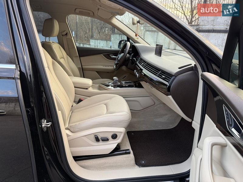 Внедорожник / Кроссовер Audi Q7 2015 в Ровно