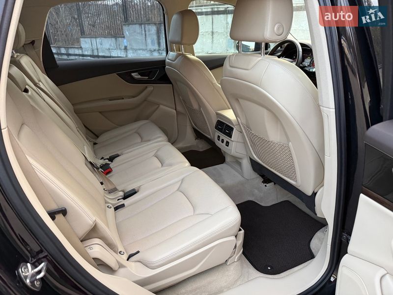 Внедорожник / Кроссовер Audi Q7 2015 в Ровно