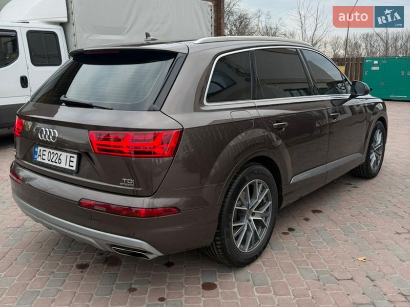Позашляховик / Кросовер Audi Q7 2017 в Павлограді