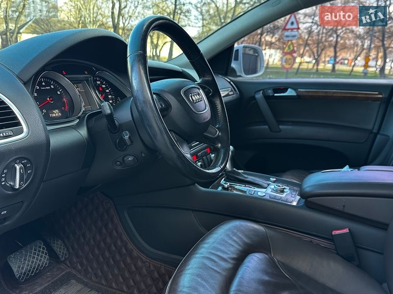 Позашляховик / Кросовер Audi Q7 2015 в Миколаєві