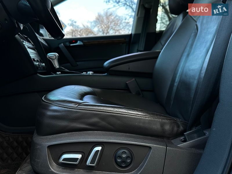 Позашляховик / Кросовер Audi Q7 2015 в Миколаєві