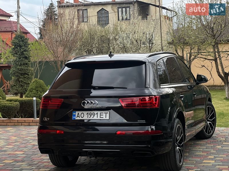 Позашляховик / Кросовер Audi Q7 2017 в Мукачевому