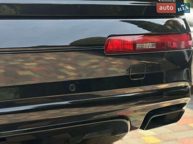 Позашляховик / Кросовер Audi Q7 2017 в Мукачевому