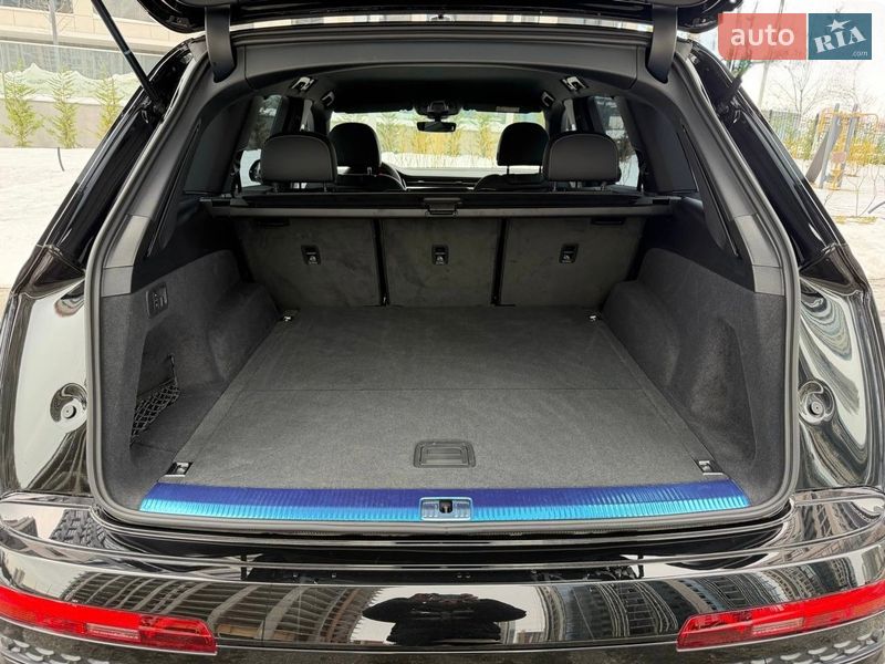 Внедорожник / Кроссовер Audi Q7 2023 в Киеве