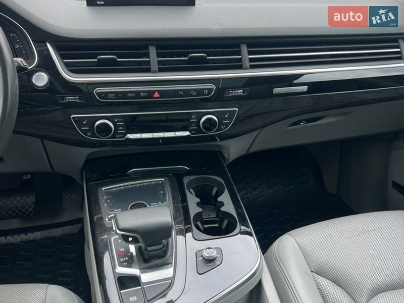 Внедорожник / Кроссовер Audi Q7 2016 в Хусте