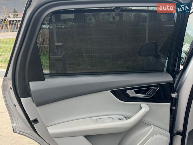 Внедорожник / Кроссовер Audi Q7 2016 в Хусте