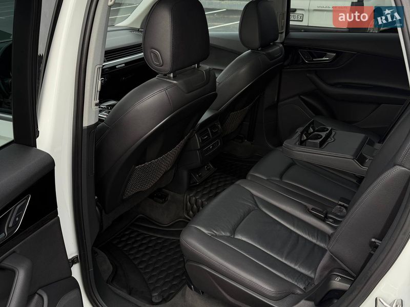 Внедорожник / Кроссовер Audi Q7 2015 в Киеве