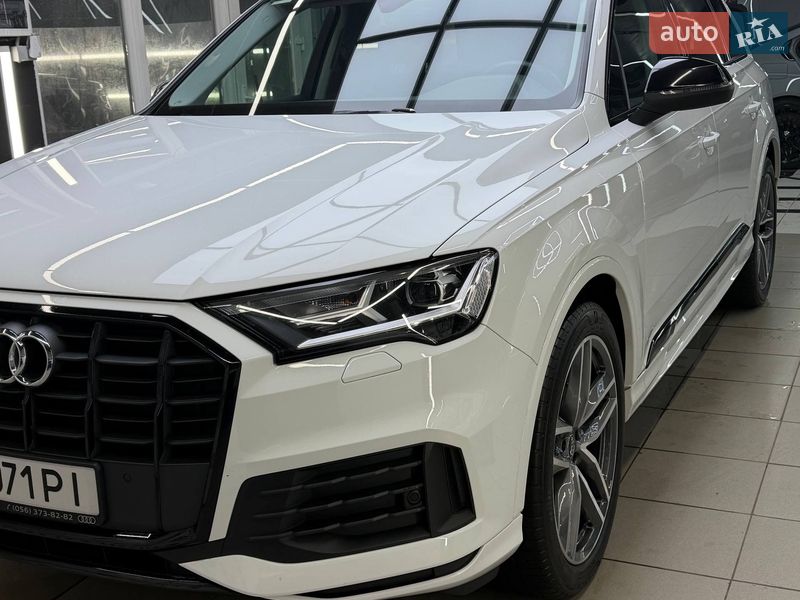 Внедорожник / Кроссовер Audi Q7 2021 в Днепре