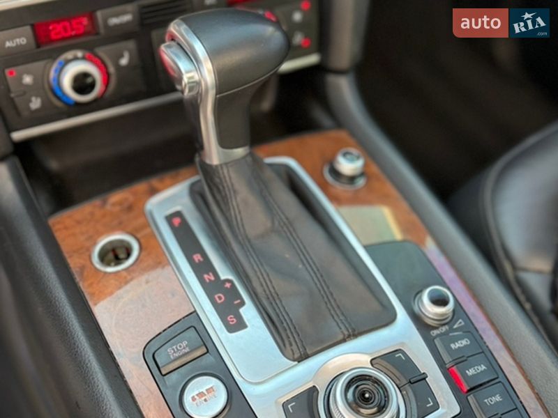 Внедорожник / Кроссовер Audi Q7 2014 в Ужгороде