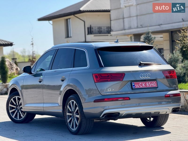Внедорожник / Кроссовер Audi Q7 2017 в Хусте