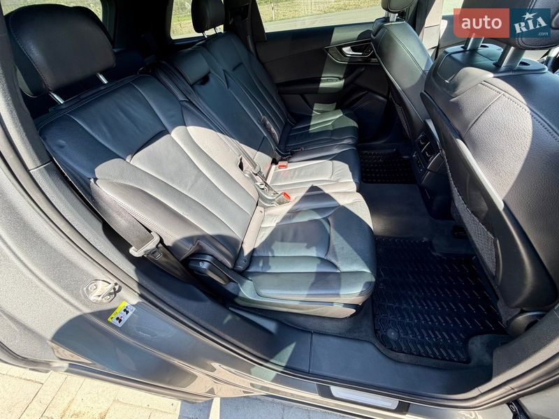 Внедорожник / Кроссовер Audi Q7 2017 в Хусте