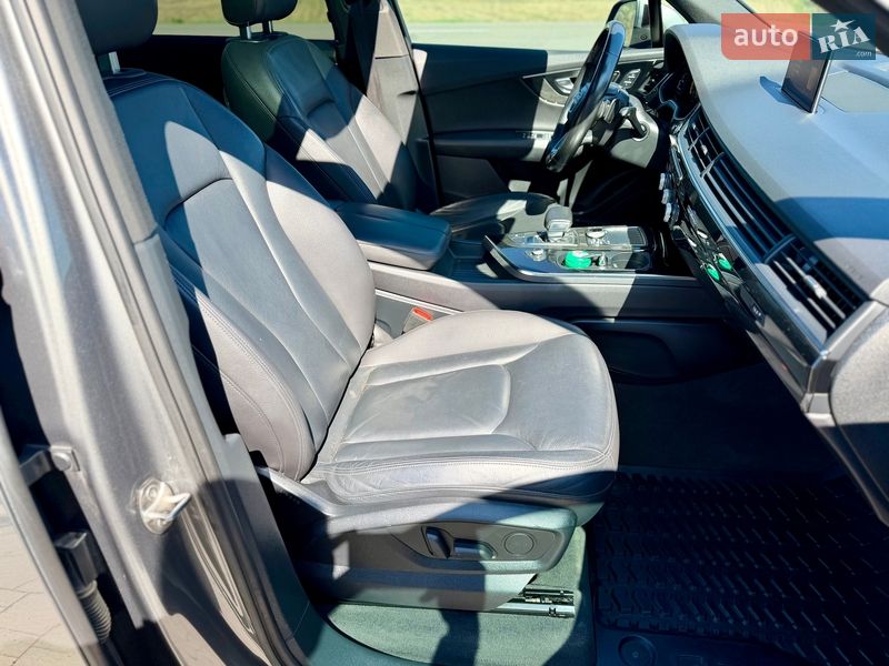 Внедорожник / Кроссовер Audi Q7 2017 в Хусте