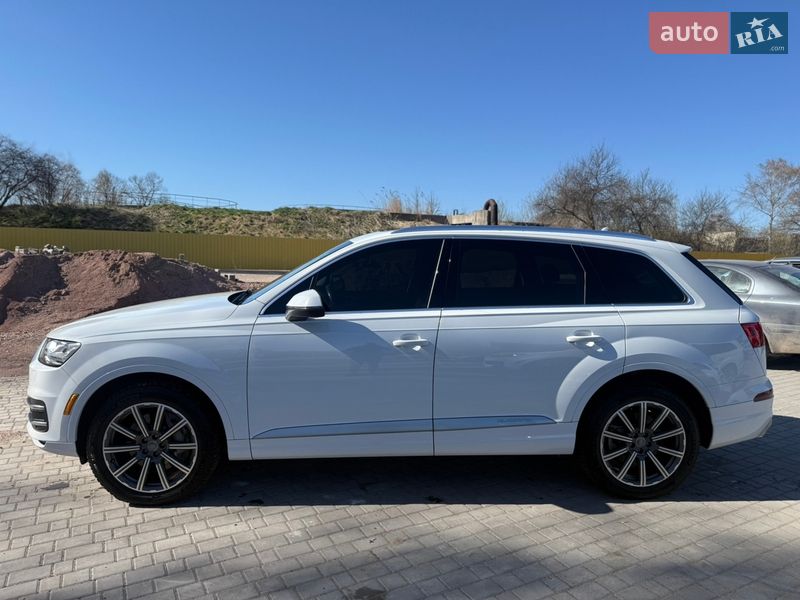 Внедорожник / Кроссовер Audi Q7 2018 в Овруче