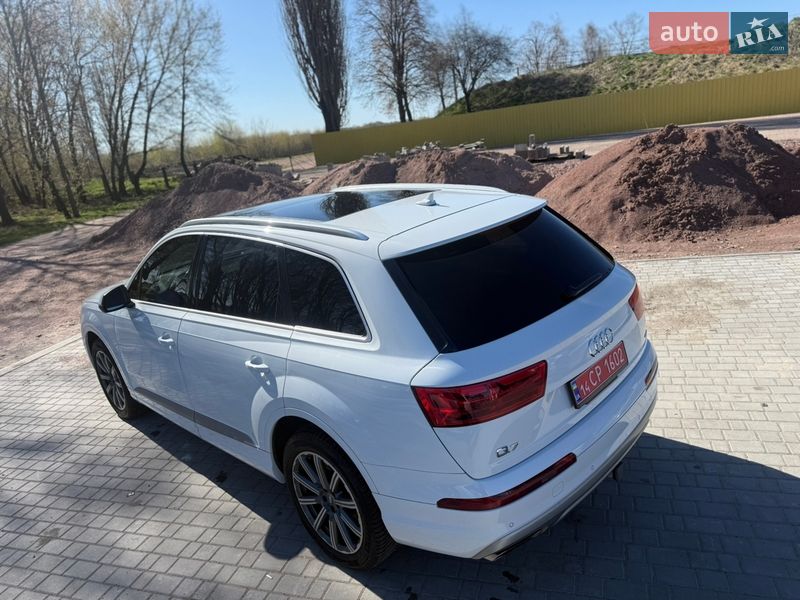 Внедорожник / Кроссовер Audi Q7 2018 в Овруче